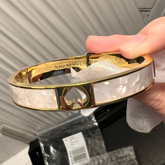 SALE Kate Spade Hole Punch Spade Hinge Bangle - Picture 4 of 12